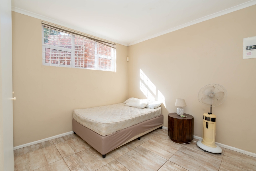 8 Bedroom Property for Sale in Middedorp Western Cape